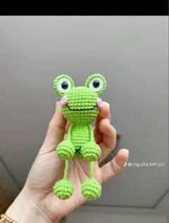 緑のカエル型あみぐるみ