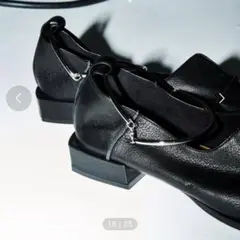2025年最新】grise レザースクエアクロスシームアンクルフラット