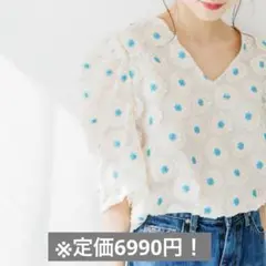 isn’t she? 半袖 ブラウス ホワイト ベージュ 総柄 花柄　韓国