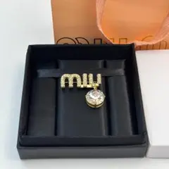 ✨鑑定済み✨miu miu ゴールド ロゴ ブローチ