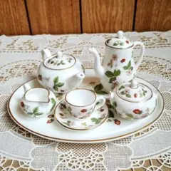 ① ウェッジウッド ワイルドストロベリー ミニチュア トリオ 2組セット ウェッジウッド（Wedgwood） ワイルドストロベリー トリオセット