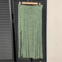 H&M グリーン小花柄　スリットスカート 38
