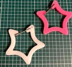 星型プラスチックブローチ 2色セット