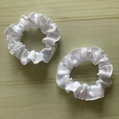ハンドメイド　シュシュ　サテン　白