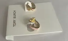 N11165PGa トリーバーチ　フープピアス　ロゴ&ピンク×ゴールド色訳あり品