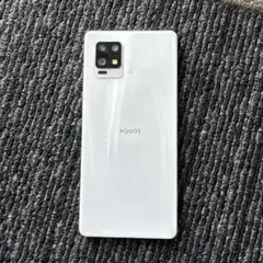 AQUOS ホワイト デュアルカメラ 携帯電話本体