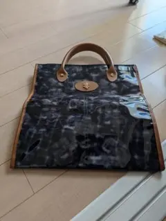 光沢仕上げトートバッグ 黒 ネイビー