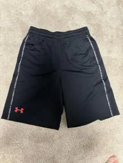 Under Armour 黒 ハーフパンツ 150
