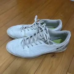 ホワイトメッシュサッカーシューズ・トレーニングシューズ
