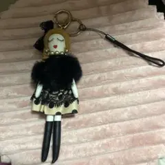 ドール型キーホルダー 黒いファー付き