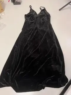 【明日処分】黒いベルベットキャミワンピース