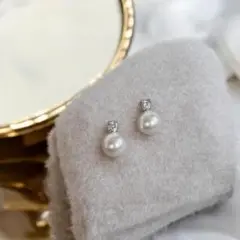 新品未使用☆ホワイトパール シルバーピアス 韓国 シンプル 高級感