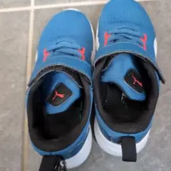 Puma 青 スニーカー CM 18