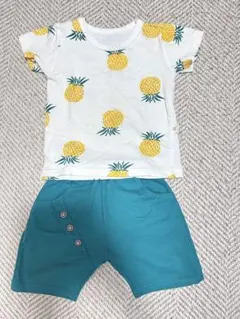 パイナップル柄Tシャツとショートパンツセット