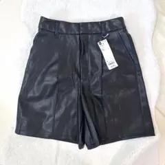【未使用】GU レザーショートパンツ膝上丈　S ブラック