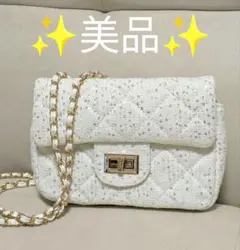 ホワイトキルティングショルダーバッグ