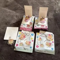 日焼けキティ　アクリルミニチャーム　&ラバーストラップ 5個セット