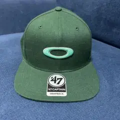 Oakley 47 CAPTAIN グリーンスナップバックキャップ