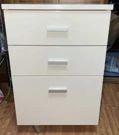 週末値下げ！ホワイト3段引き出し　チェスト