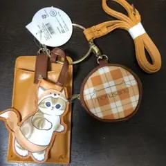 新品　タグ付き　スマホケースmofusand 3連ショルダーポーチ　きつねにゃん