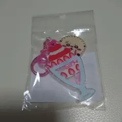 ちいかわ ラッコ の シャカシャカ キーホルダー いちごパフェ