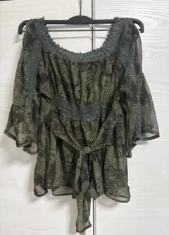 ショルダーカット オープンショルダー トップス