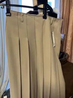 GU ベージュ プリーツ ひざ下スカート 未使用