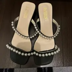 【美品】パール装飾の黒いサンダル 35