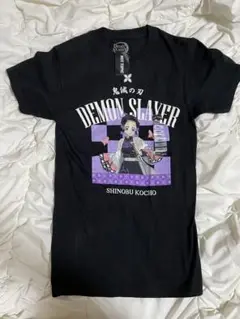 新品タグ付き！鬼滅の刃 胡蝶しのぶ Tシャツ 海外版