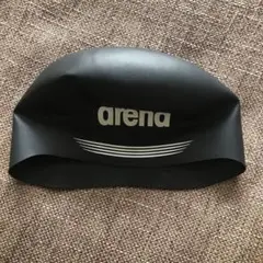 arena シリコン水泳帽 黒 白ロゴ入り　M