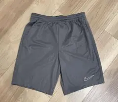Nike DRI-FIT グレー ハーフパンツ 150