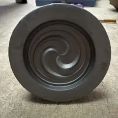 瓦　渦巻き模様　インテリア　三つ巴