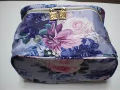 【新品未使用CrystalJemmwy花柄バニティポーチ（ゴールドファスナー付）