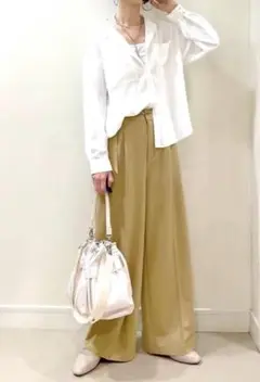 本日限り❗️最終値下げ❗️完売品キレイつづくポケットブラウス白シャツバンドカラー