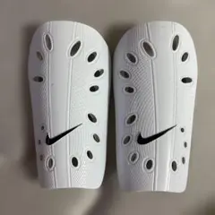 Nike ホワイト シンガード