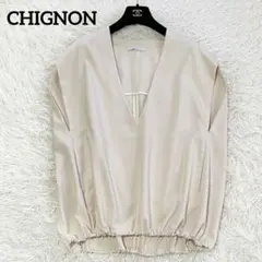 CHIGNON ホワイト系　Vネックノースリーブベスト　ゆったり　大きめサイズ