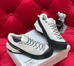 美品 Salomon × MM6 ホワイト スニーカー