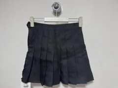 黒のミニプリーツスカート