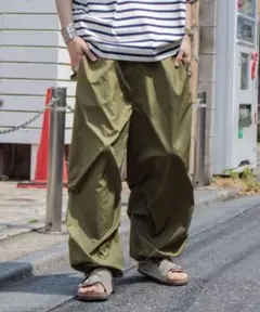 軍用払い下げ店で購入したミリタリーパンツ　 オリーブグリーン スノーカモパンツ