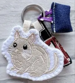 ハンドメイド　刺繍　デグー　ストラップ　ミニバッグキーホルダー付き　動物