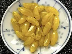 チェコガラスビーズ　バナナ　30個　透明がかった黄色