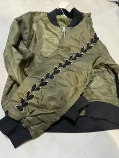 オリーブグリーン刺繍ミリタリージャケット