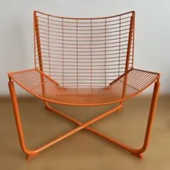 オレンジ色 メッシュ構造 椅子　SKALBODA スコールボダチェア