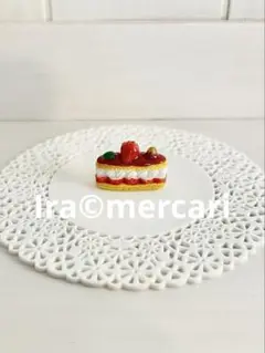 苺のエクレア　フェーブ　フェーヴ　フランス製　ミニチュア　陶器
