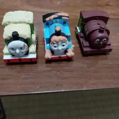 トーマスガチャガチャ　3種類