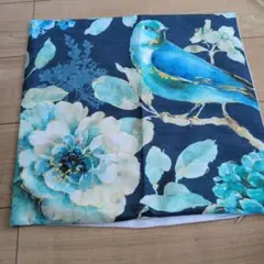 青い鳥と花のクッションカバー