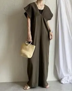 【She's closet】Vネックシャーリングワイドサロペット　カーキブラウン