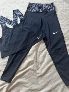 NIKE PRO ブラック スポーツブラとレギンスセット