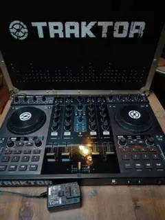 TRAKTOR KONTROL S4 フライトケース付き ライセンス譲渡
