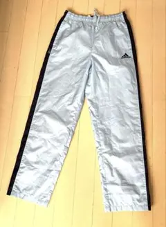 adidas 水色シャカシャカパンツ140